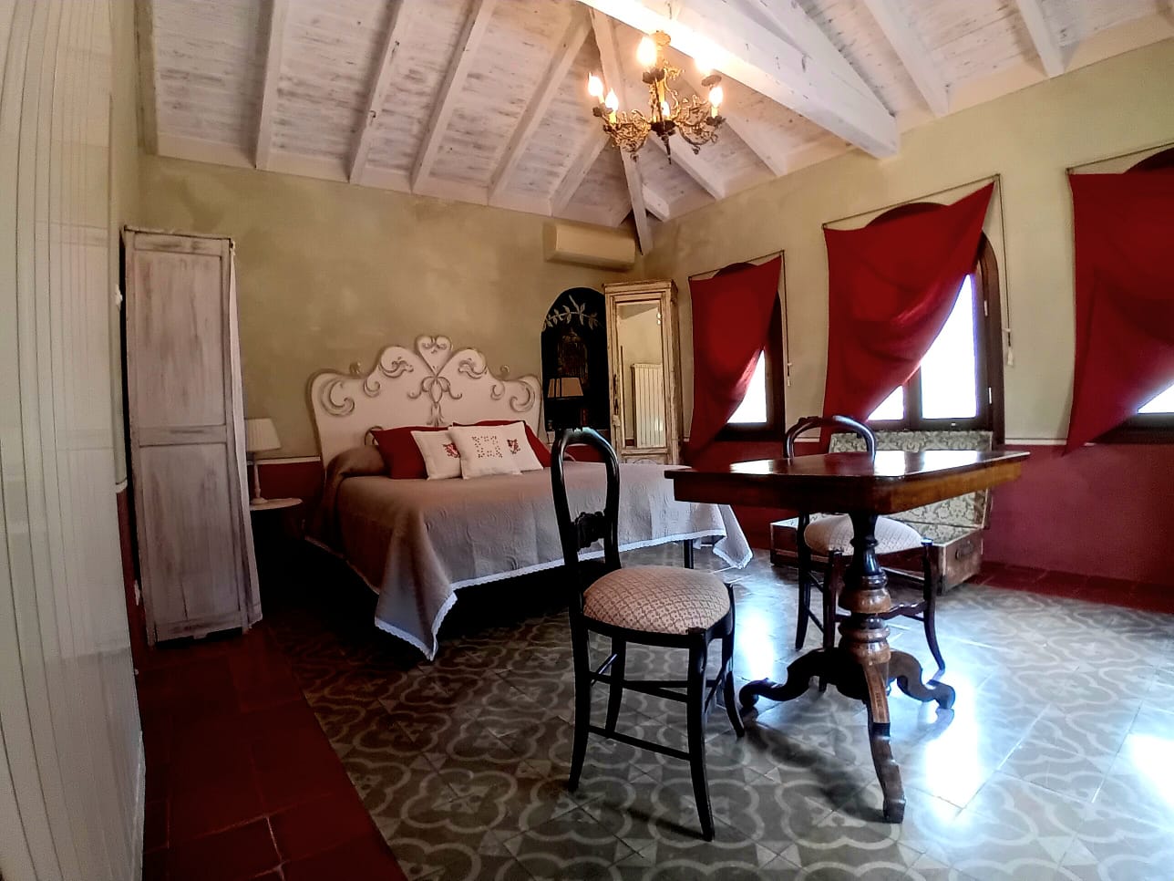 La Petite Merveille double bedroom